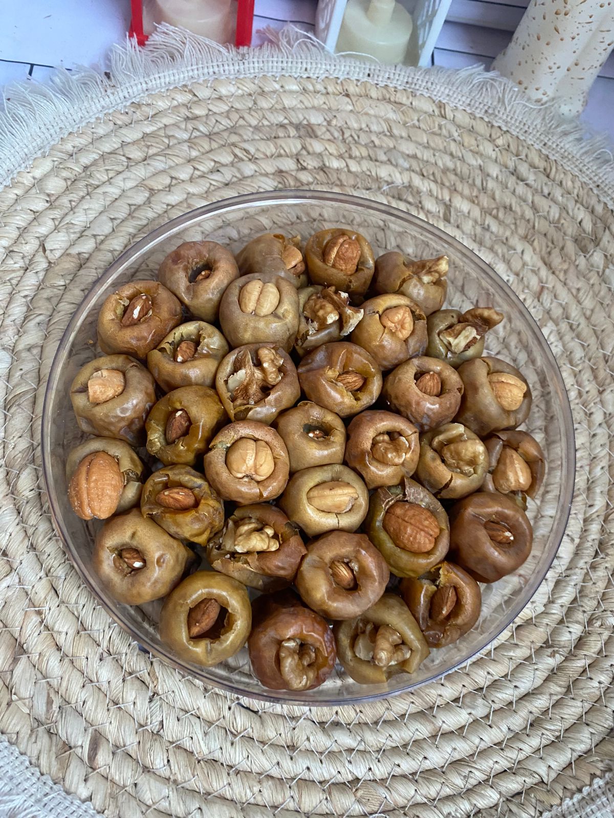 تمر رطب مكسرات